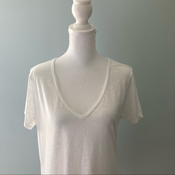 Under Armour Ladies White Semi-fitted Heat Gear T-shirt size Large - Picture 5 of 6